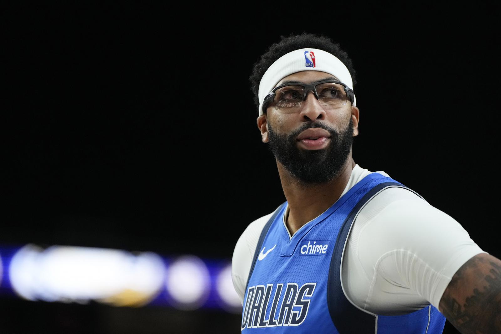 ESPN: ตอนนี้มันขึ้นอยู่กับเจ้าของ Mavericks ที่จะตัดสินใจว่าคิ้วหนาจะกลับมาสู่เกมหรือไม่ อดีตได้ขอคืนแล้ว