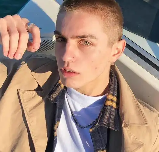 6686体育铁牌作者那年盛夏