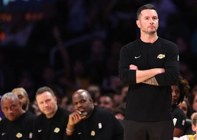 Reeves: Redick บอกเราในช่วงพักครึ่งให้หยุดมีควอเตอร์ที่สามที่แย่อีก